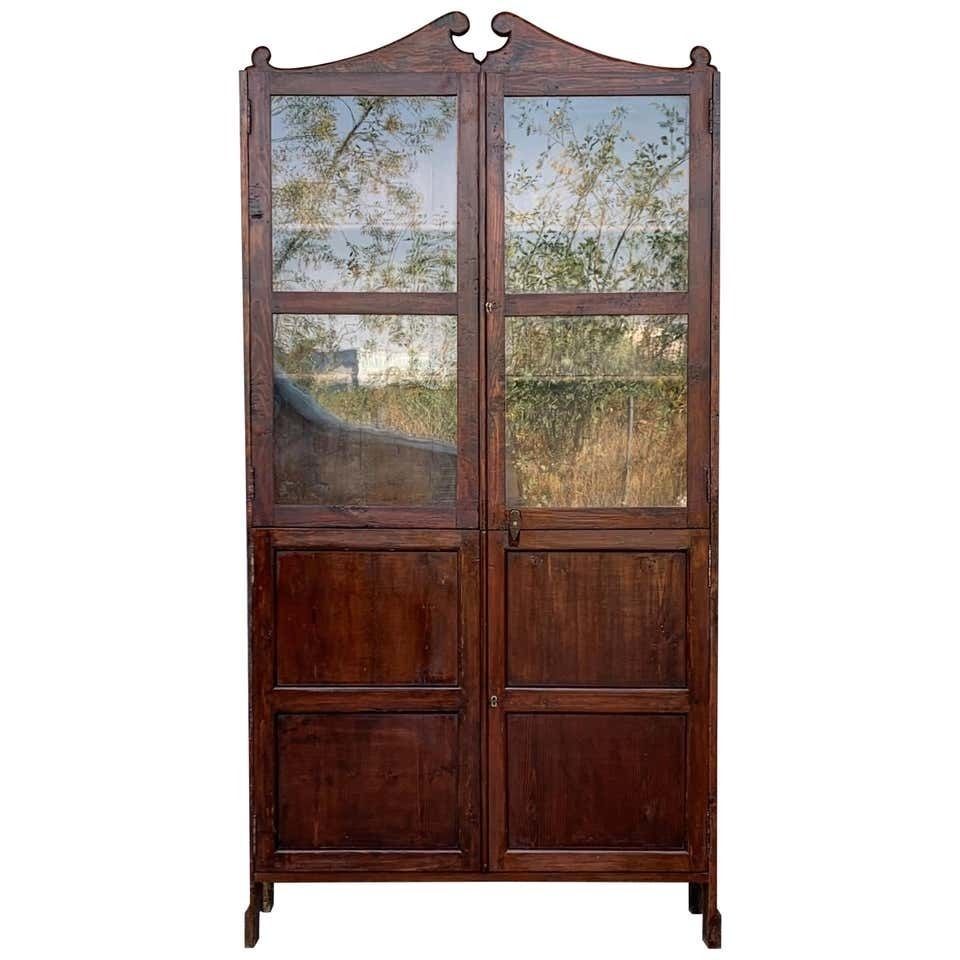 Armoire ou bibliothèque à vitrine en verre, noyer, Espagne, XVIIIe siècle, restaurée