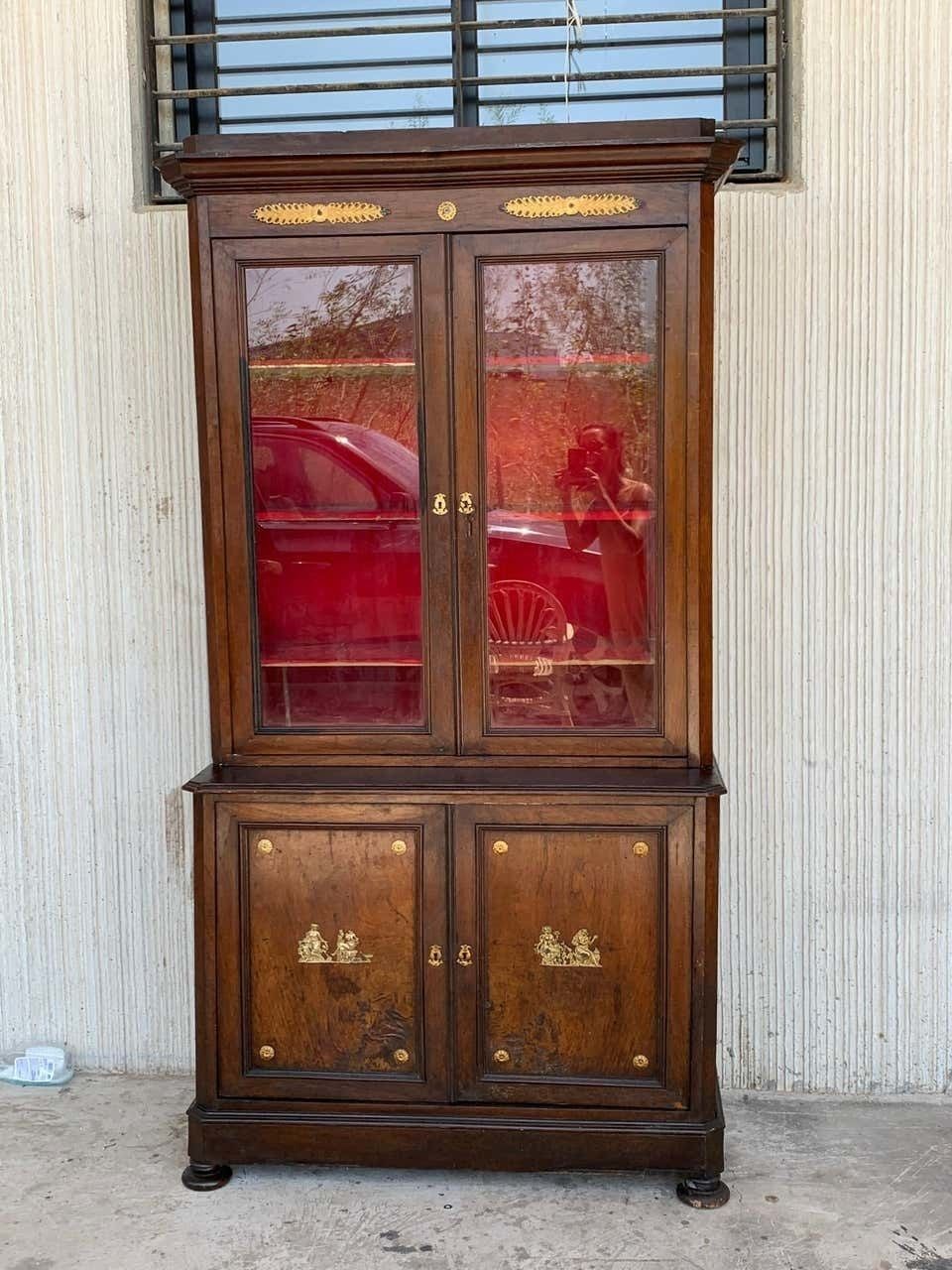 Grande bibliothèque Empire danoise en acajou avec détails en bronze, vitrine photo furniture