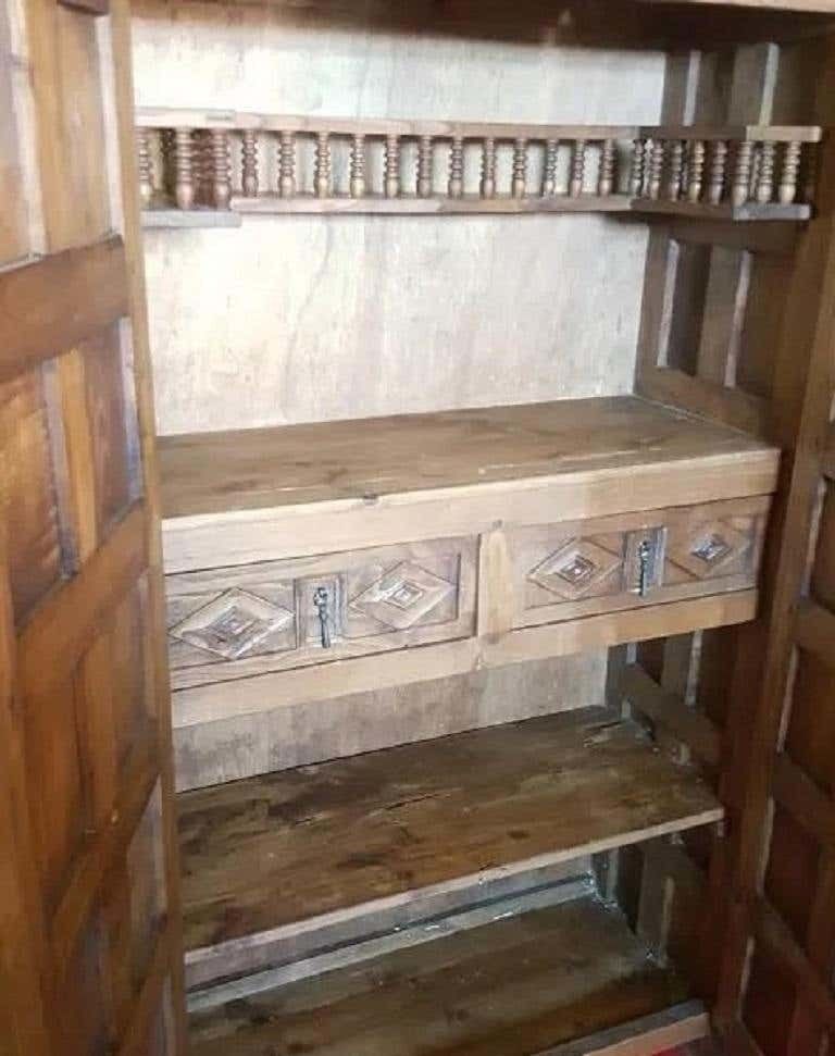 Armoire espagnole du XVIIIe siècle en noyer, influence castillane, restaurée photo 5917.0