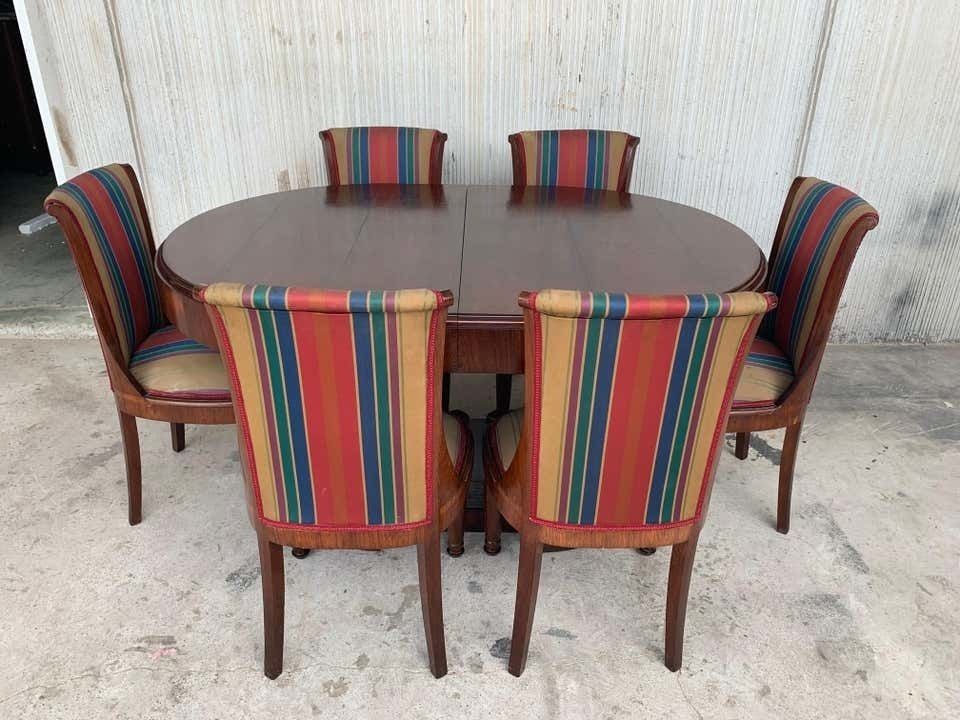 Table ovale Art déco française à deux pieds centraux en orme maillé, avec six chaises photo for sale