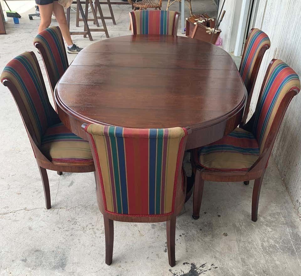photo furniture Table ovale Art déco française à deux pieds centraux en orme maillé, avec six chaises