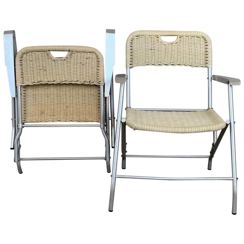 Paire de fauteuils pliants mid-century modern en rotin laqué et aluminium
