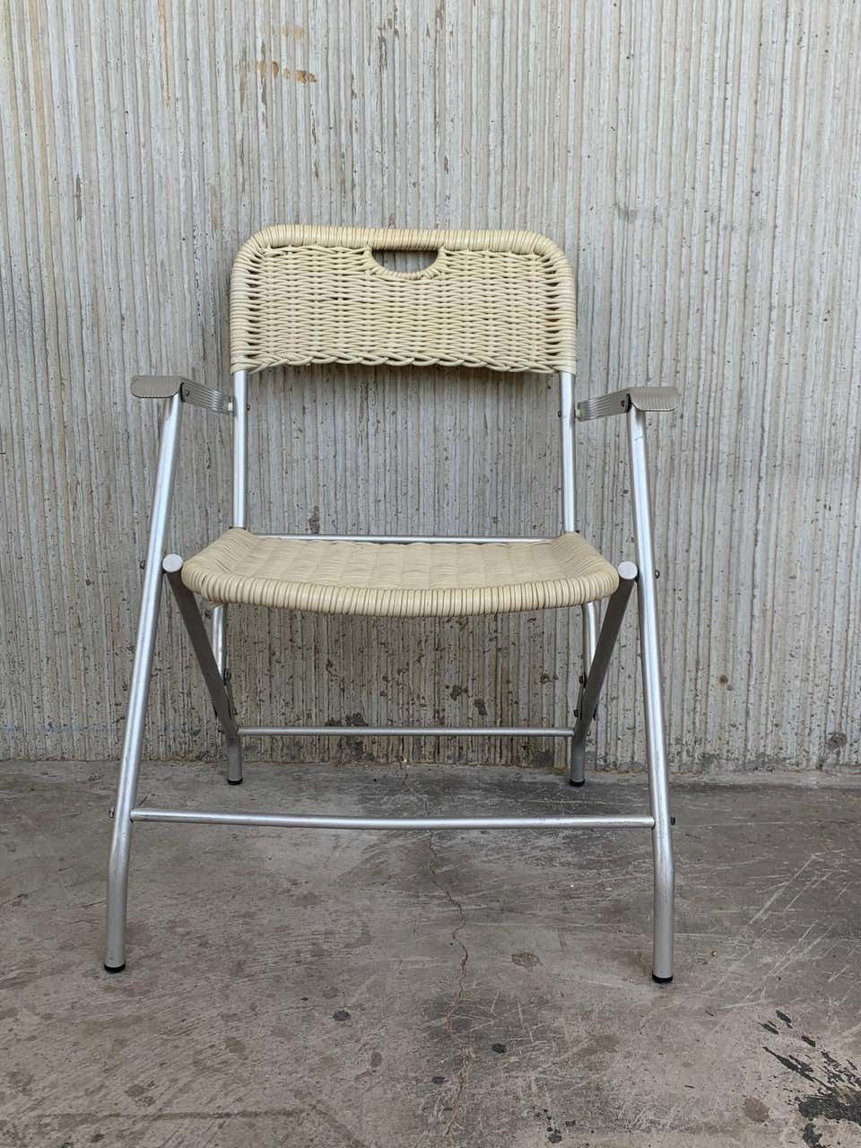 Paire de fauteuils pliants mid-century modern en rotin laqué et aluminium photo 769.0