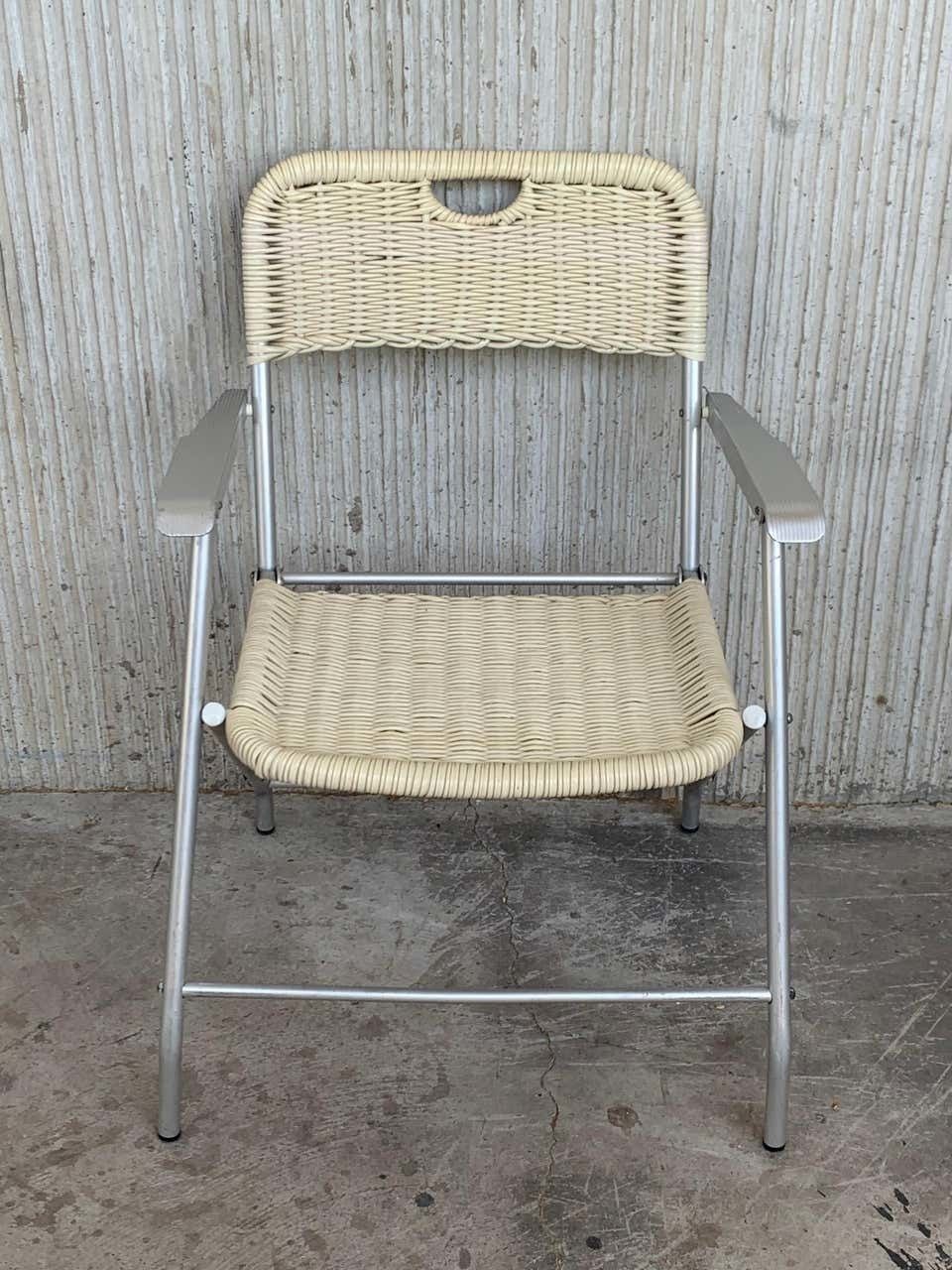 Paire de fauteuils pliants mid-century modern en rotin laqué et aluminium photo vinterior