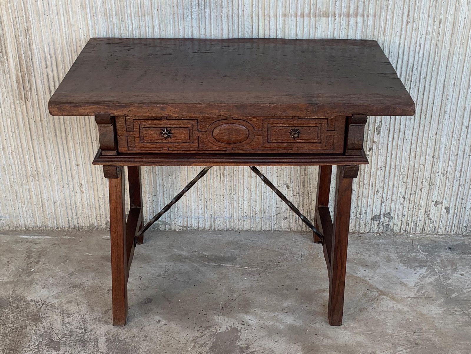 Table d'appoint ou bureau de dame espagnol en noyer, pieds sculptés et entretoise en fer, années 1880 photo 2744.0