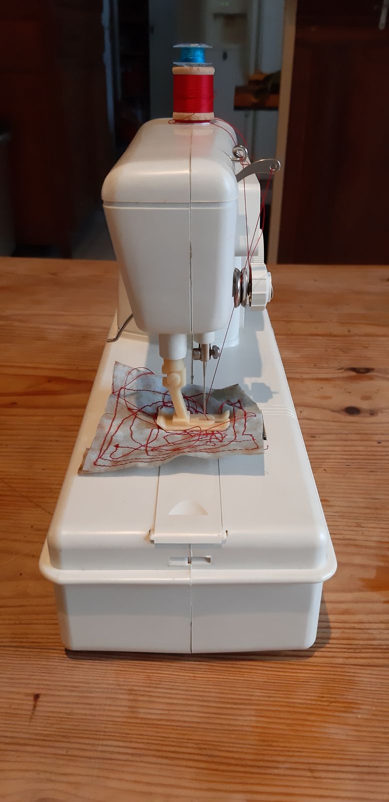 Old Sewing Machine Toy Singer 67 B13 photo vinterior