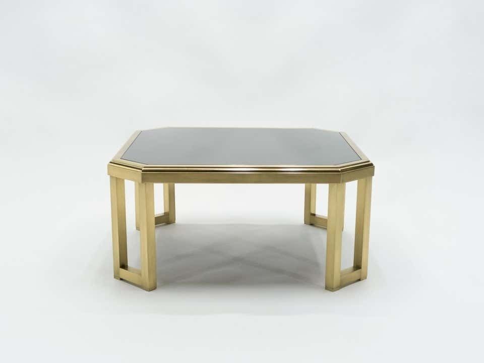 Table d'appoint mid-century modern en laiton et opaline noire, par Maison Jansen, années 1970 photo for sale