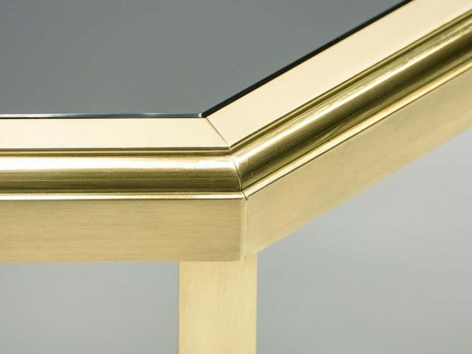Table d'appoint mid-century modern en laiton et opaline noire, par Maison Jansen, années 1970 photo vintage