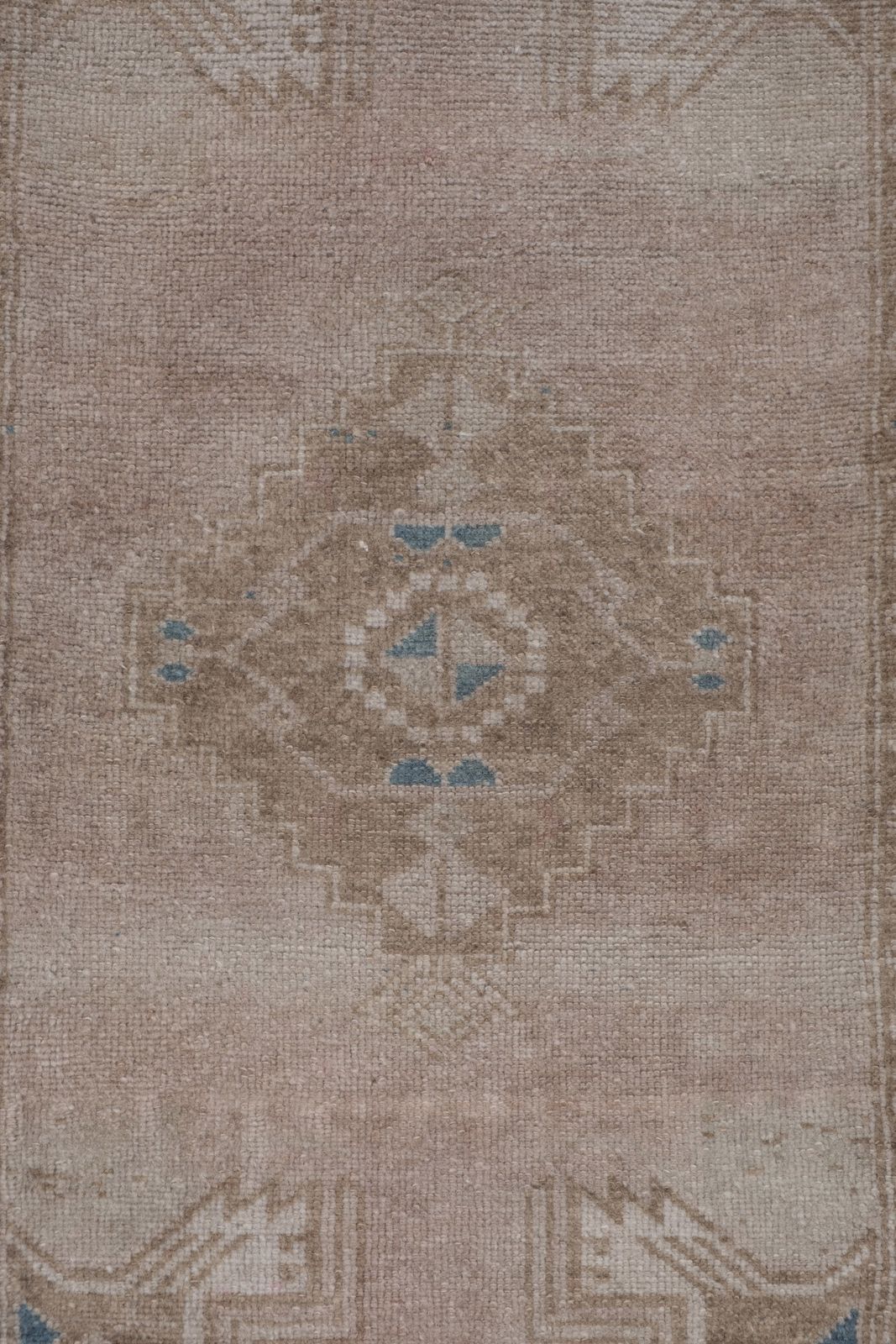 Set Of Two Yastik Rug Distressed Low Pile Petite Rug Faded Mat 48 X 116   46 X 110 Cm photo Textiles