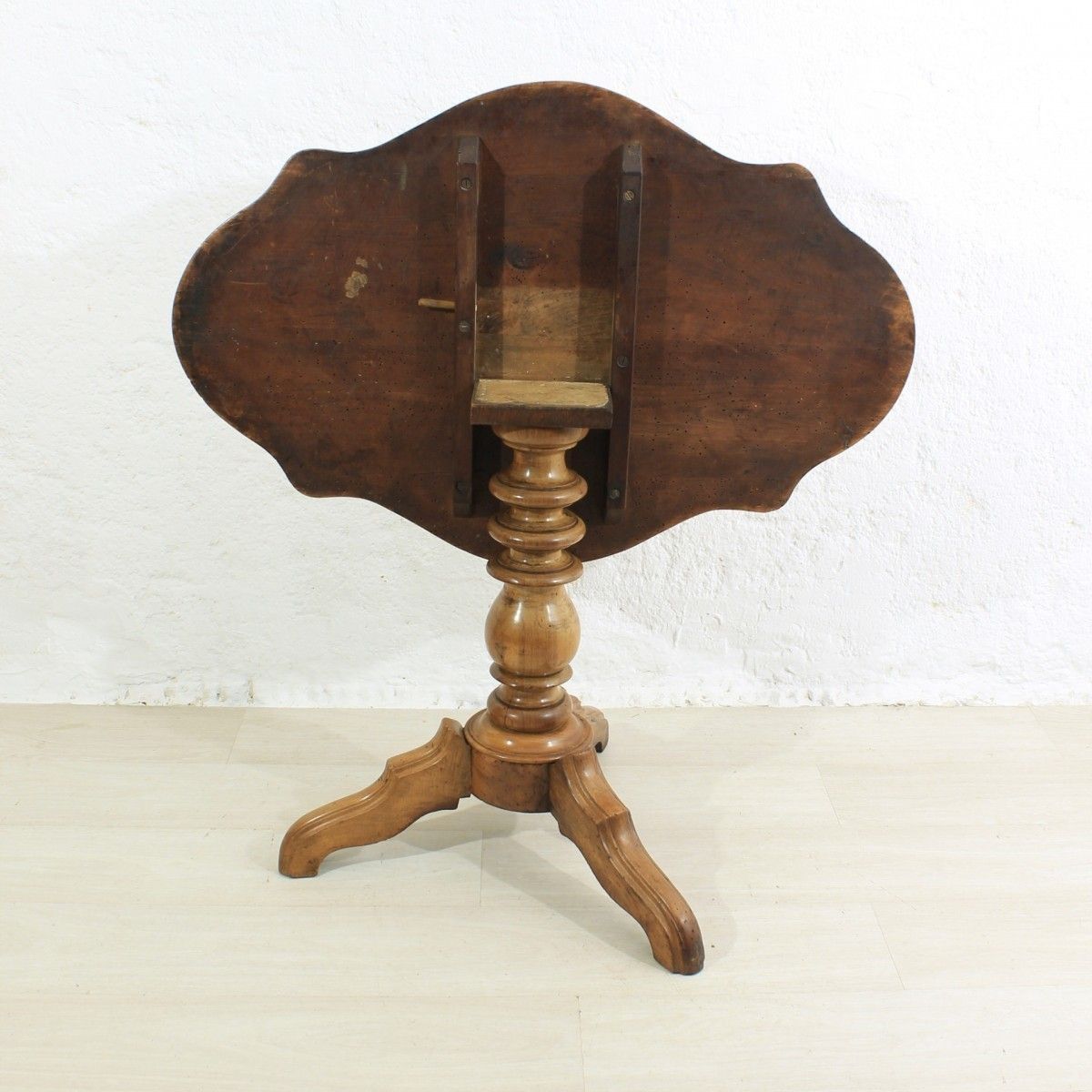 Antique Small Side / Dining Table photo vinterior