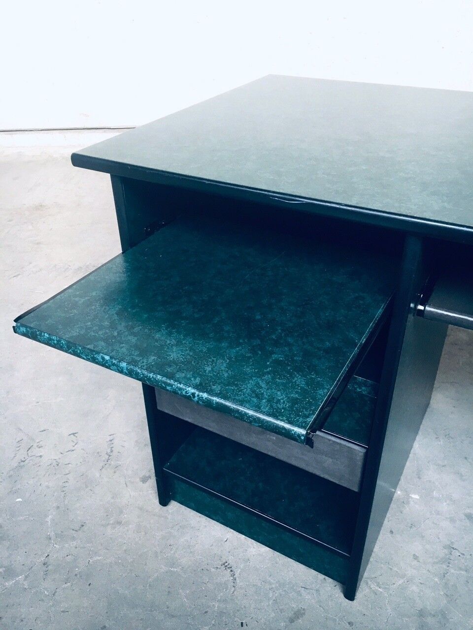 Memphis Style Small Computer Desk By Gautier, France 1985 photo vintage