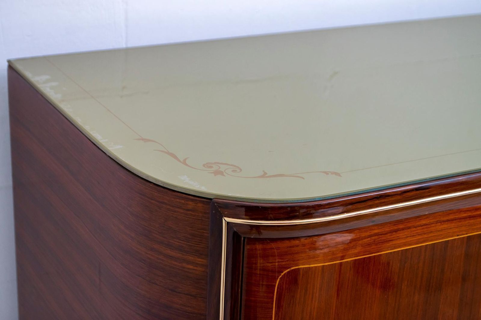 photo vintage After Gio Ponti Mid Century Modern Italian Mahogany And Brass Bar Cabinet, 1950s