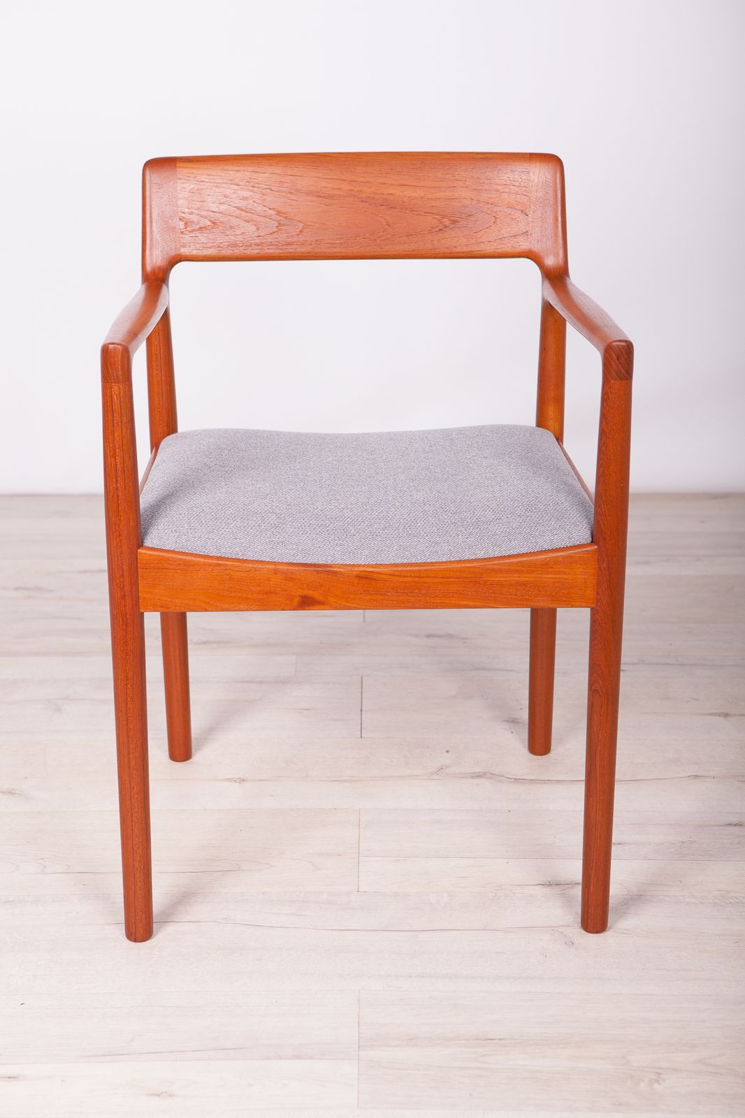 photo vinterior Mid Century Teak Dining Chairs By Johannes Nørgaard For Nørgaards Møbelfabrik 1960s, Set Of 8