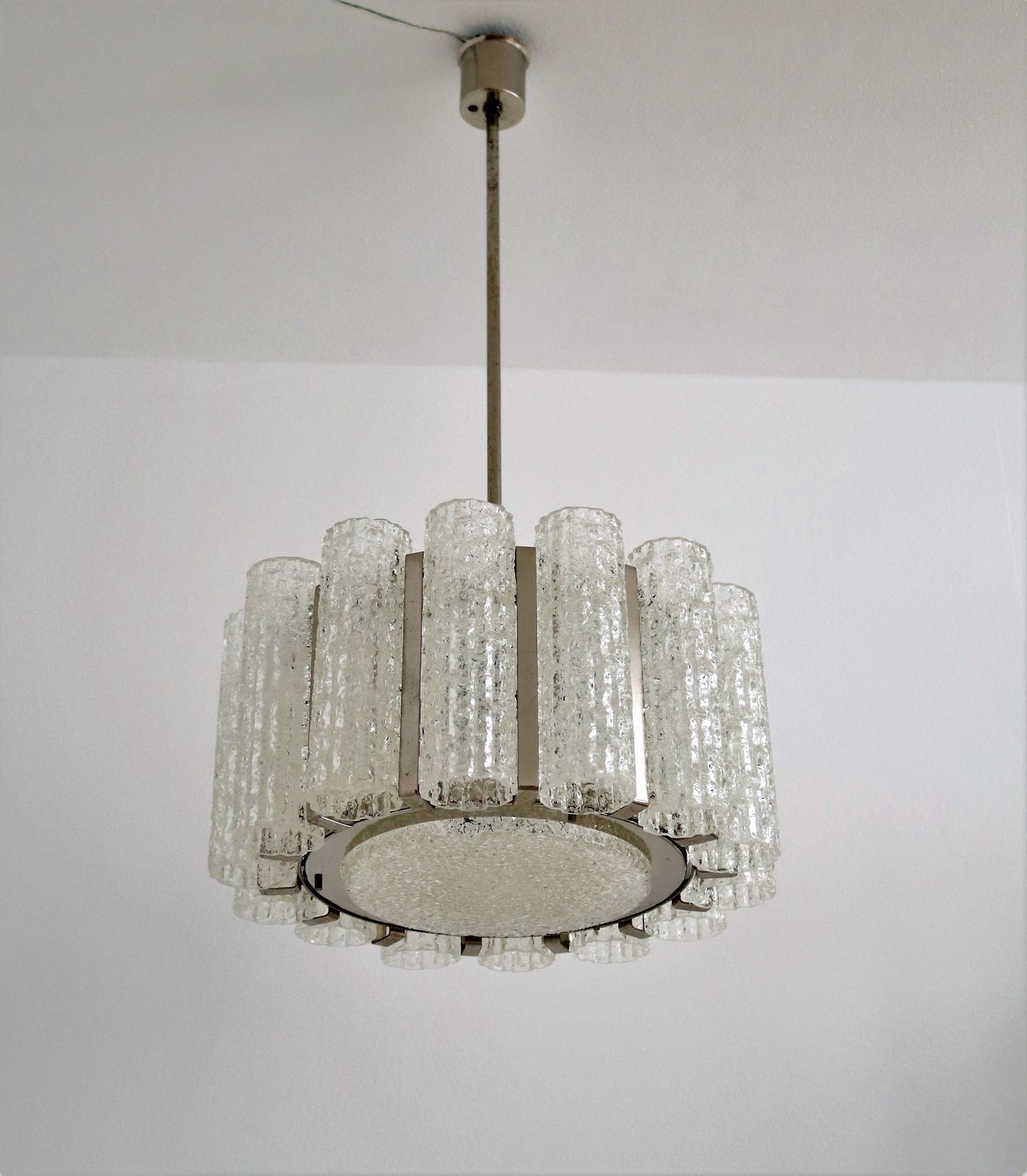 photo furniture Midcentury Barovier Toso Murano Ice Glass Chandelier With Chrome Frame, 1960s