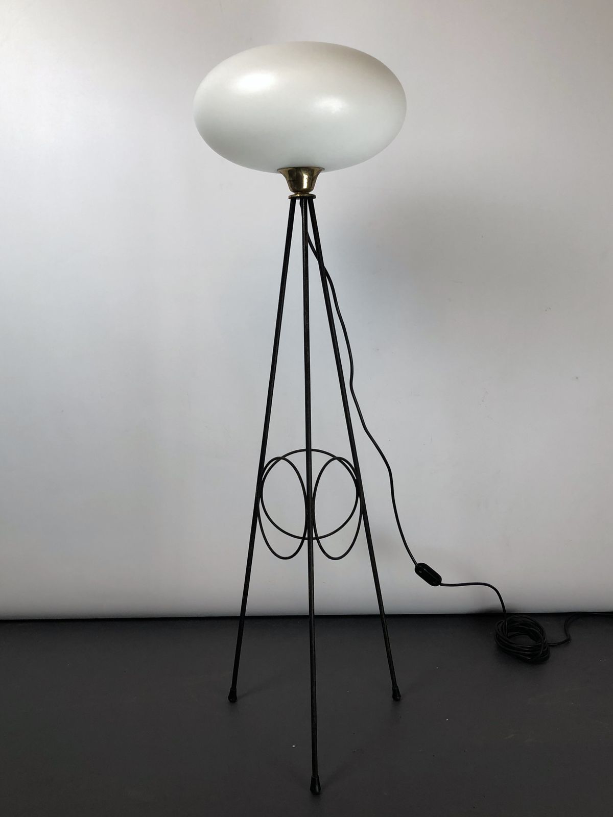 Stilnovo, Iconic Italian Brass, Lacquer And Triplex Opaline Glass Tripod Lamp From 50s photo vinterior