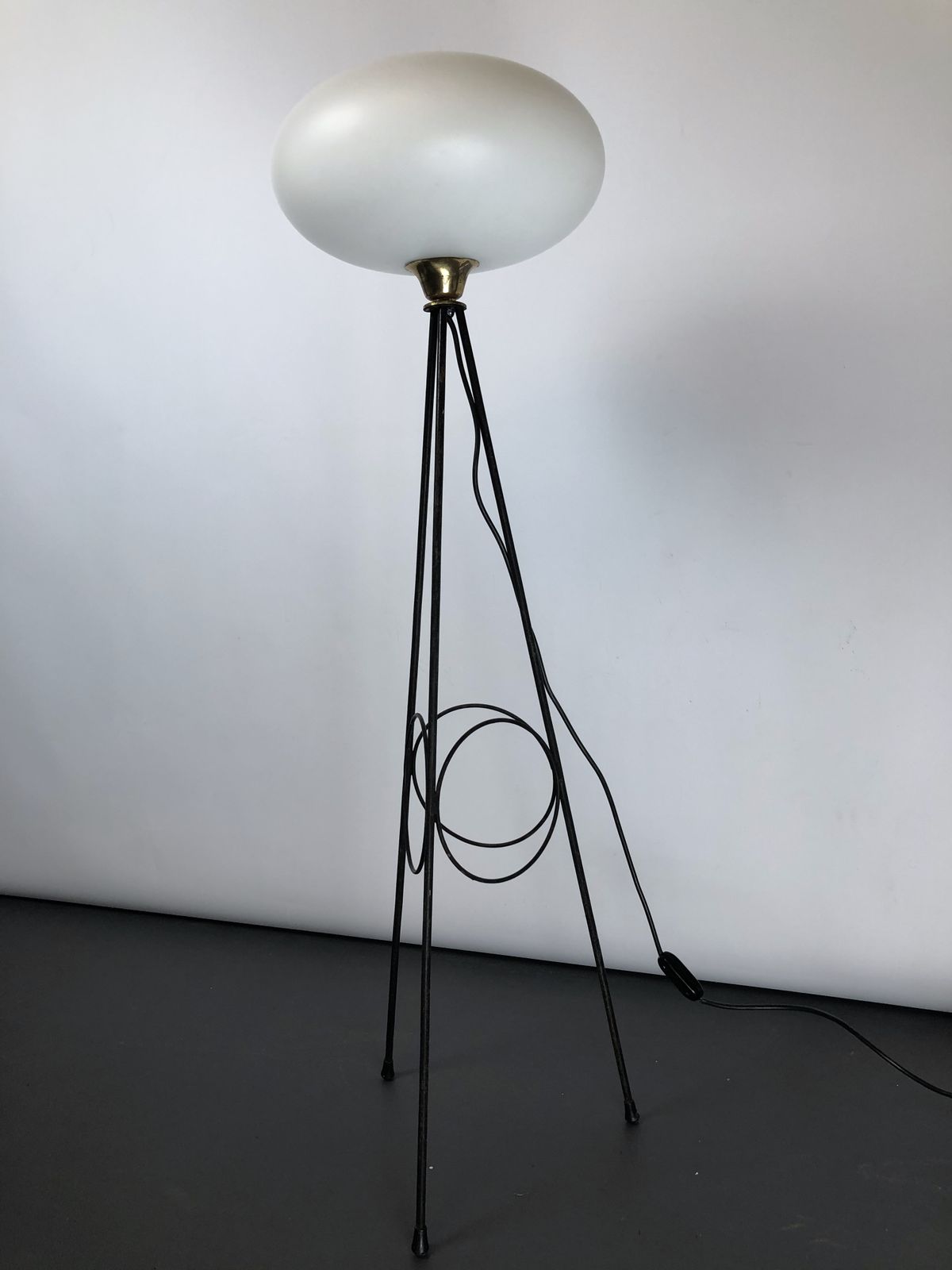 Stilnovo, Iconic Italian Brass, Lacquer And Triplex Opaline Glass Tripod Lamp From 50s photo vintage
