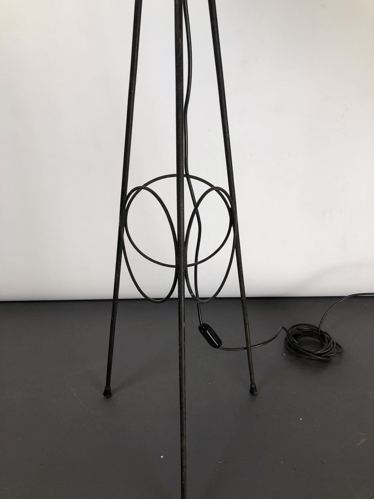 photo furniture Stilnovo, Iconic Italian Brass, Lacquer And Triplex Opaline Glass Tripod Lamp From 50s