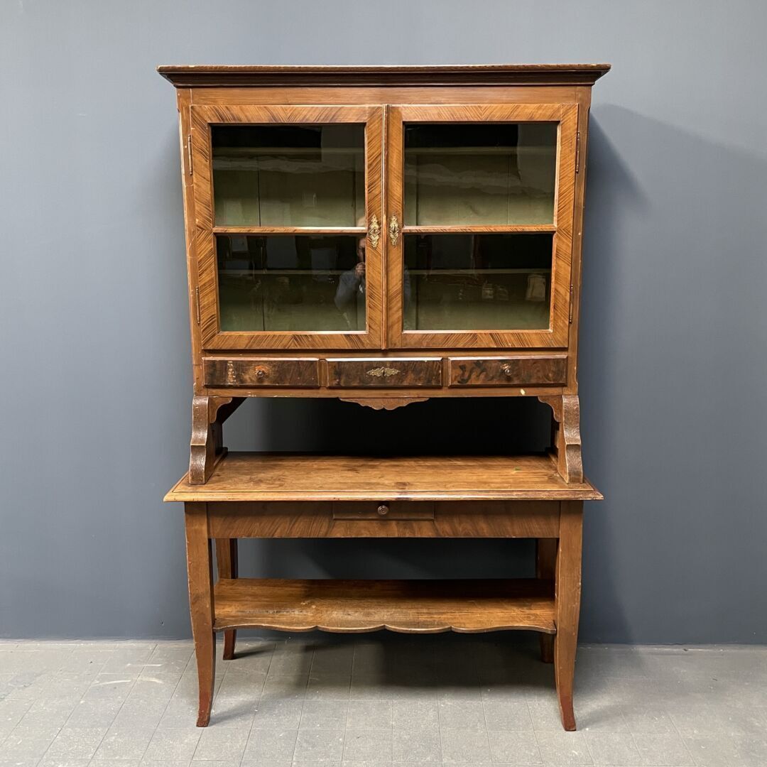 Bijzonder Antiek Dressoir Uit Oost Duitsland photo Meubels