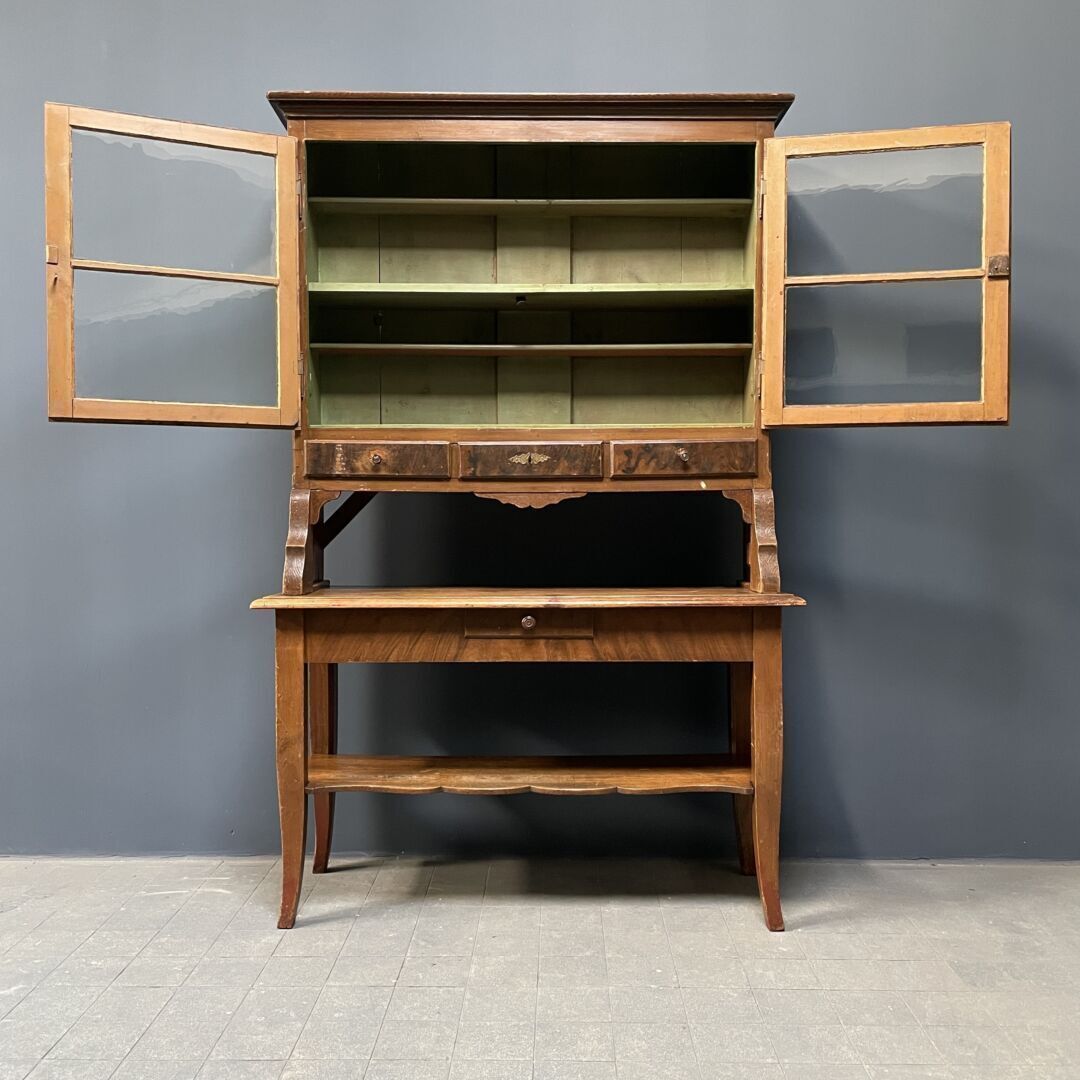 photo furniture Bijzonder Antiek Dressoir Uit Oost Duitsland
