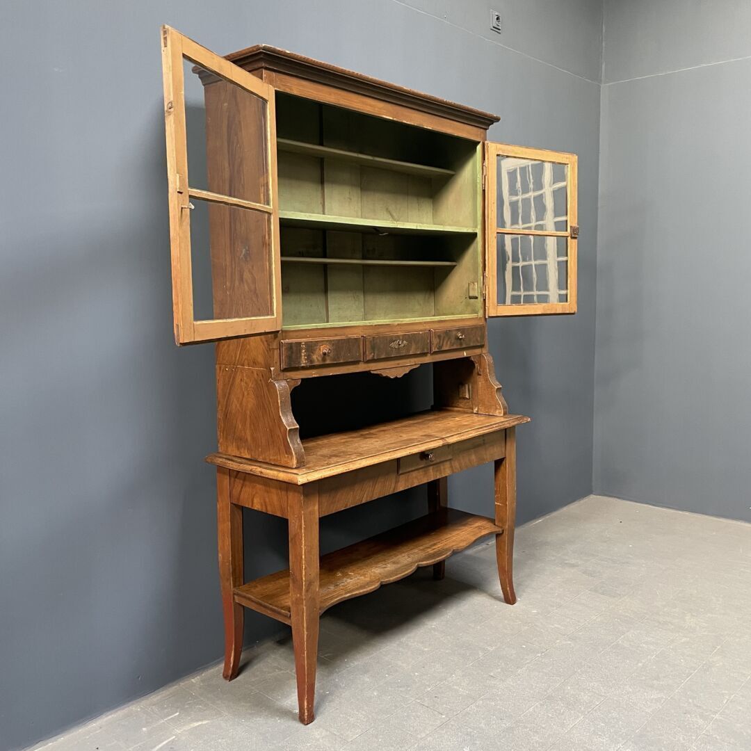photo for sale Bijzonder Antiek Dressoir Uit Oost Duitsland
