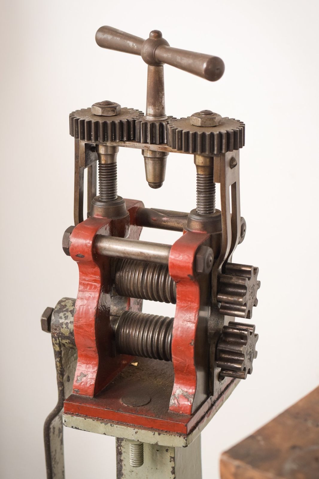 photo vinterior Jeweller's Workbench With Two Presses