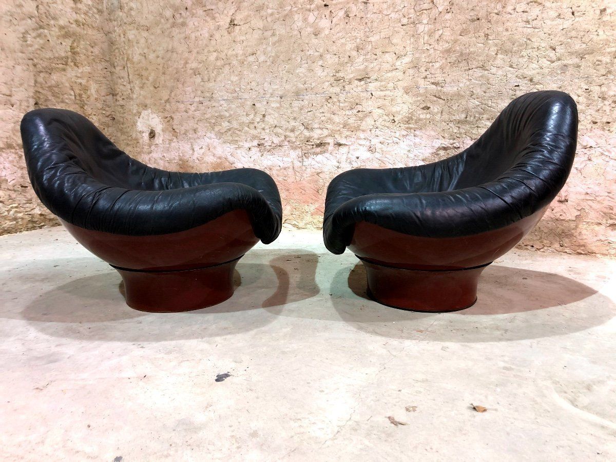 2180.0 Pair Of Large Italian Armchairs In Leather And Fiberglass photo