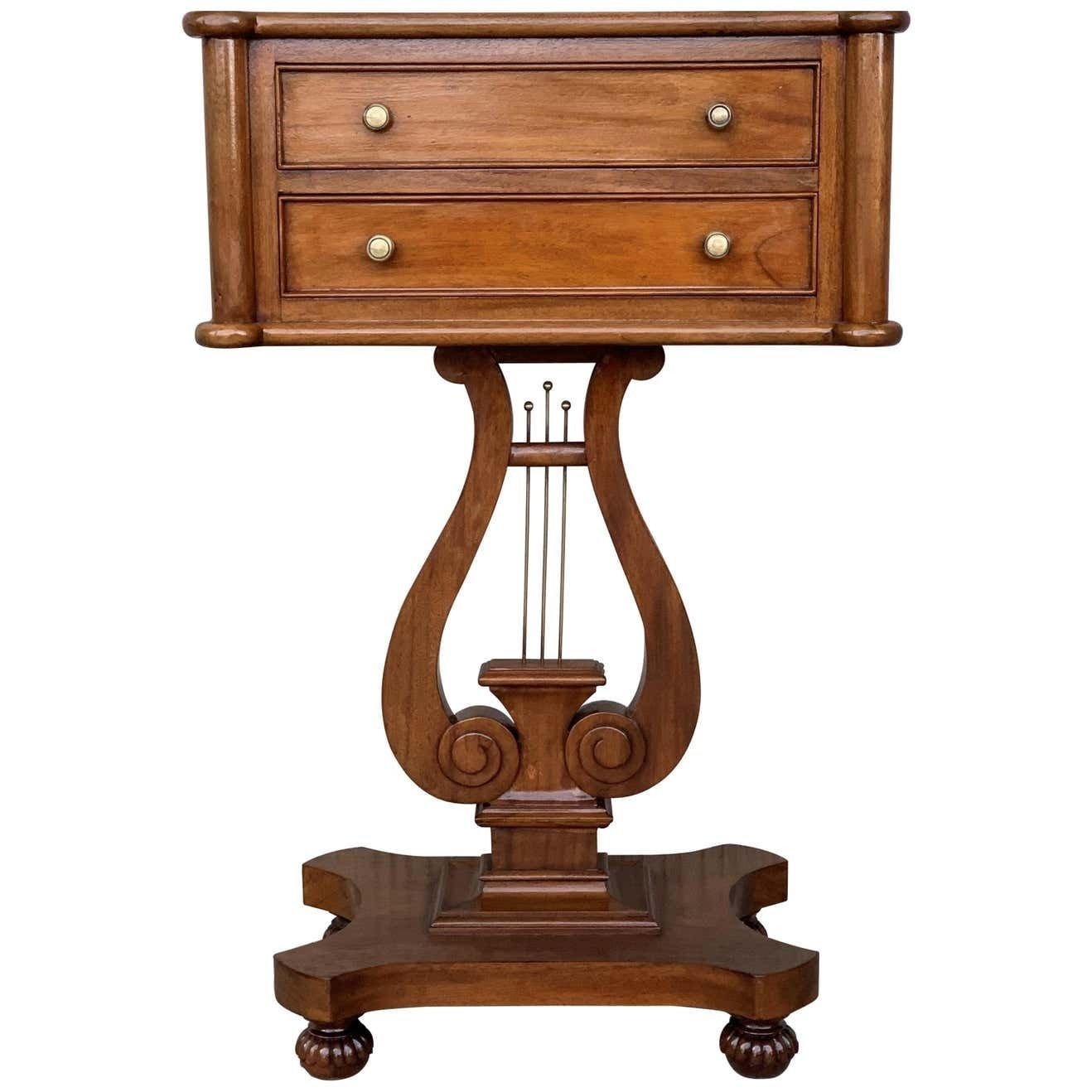 Table d'appoint de style Régence, à deux tiroirs et pieds en harpe, France, d'époque