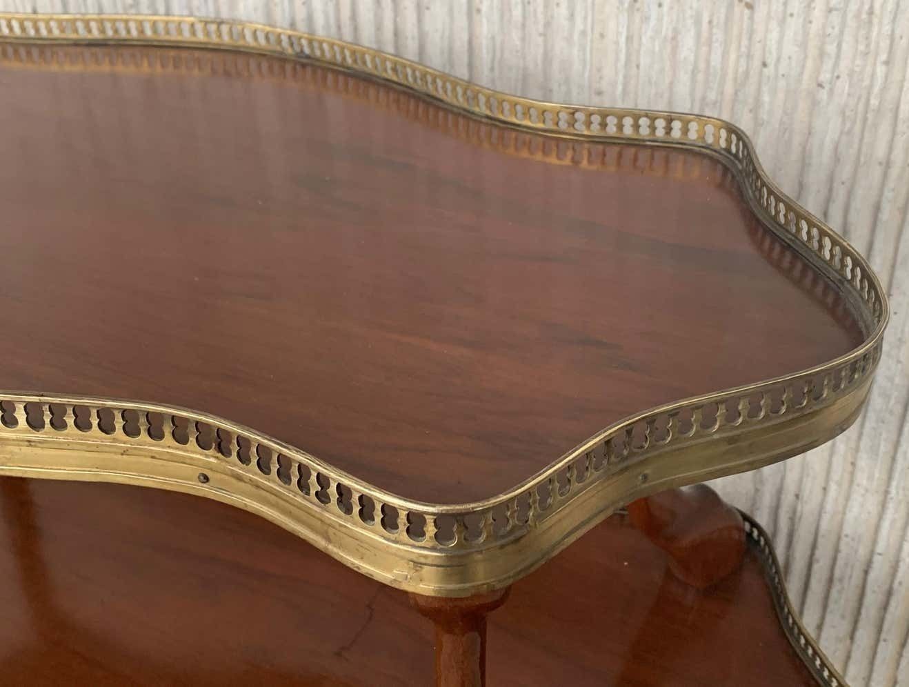 photo furniture Table basse ou d'appoint française en acajou et laiton à deux plateaux