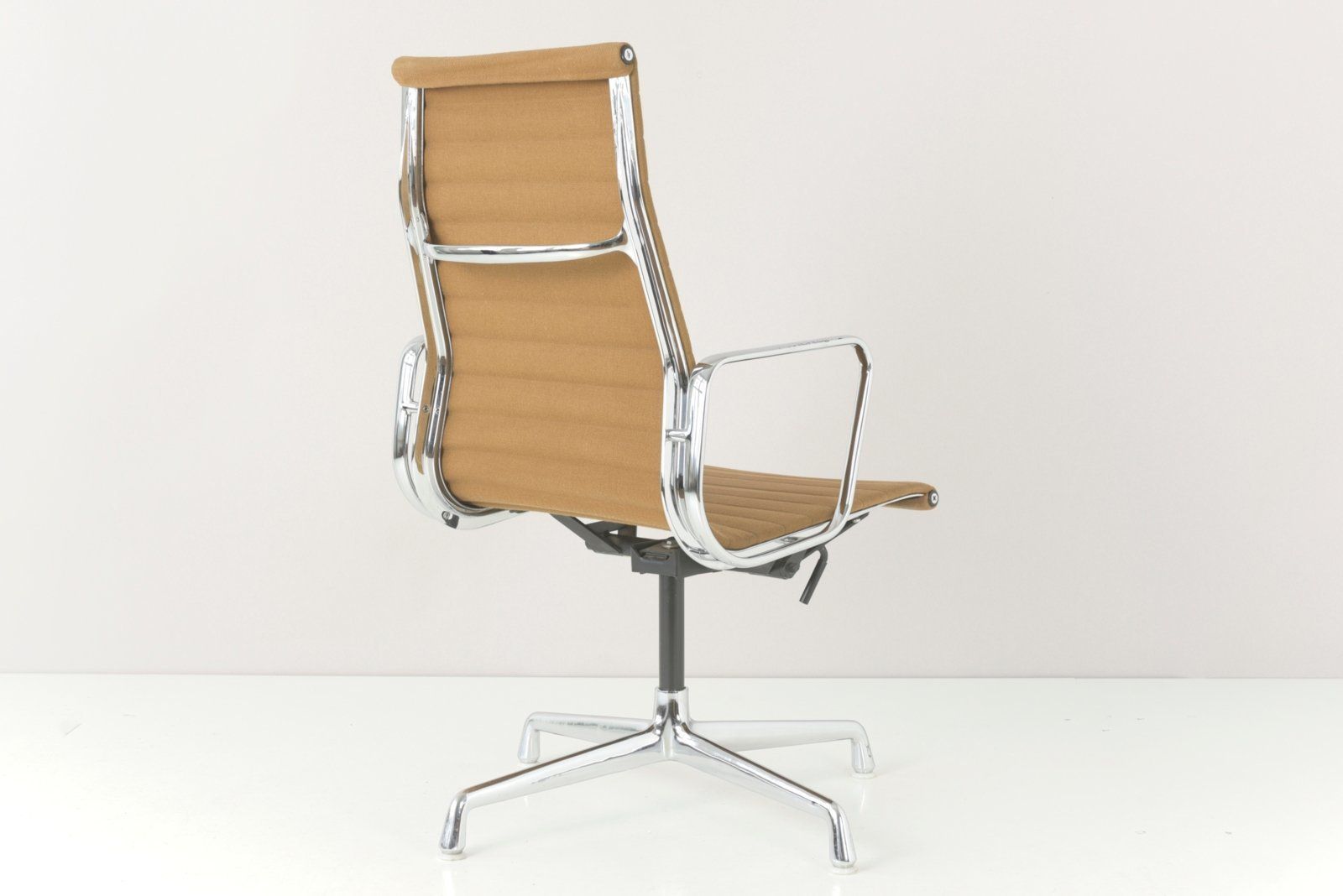 photo vinterior Alu Group Conference Chair By Charles & Ray Eames For Vitra, 1958