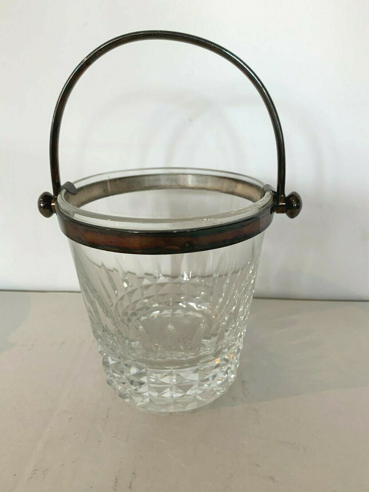 Ice Cube Seal In Cut Crystal From The House Of Baccarat, 20th Century