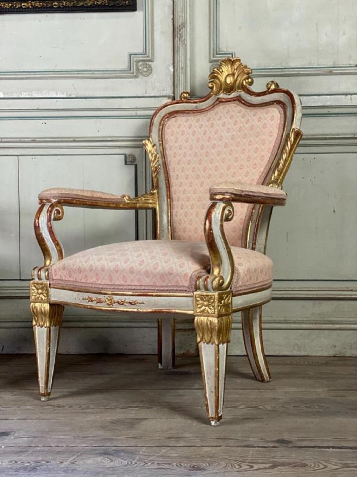 Pair Of Italian Armchairs In Sculpted Giltwood photo vinterior