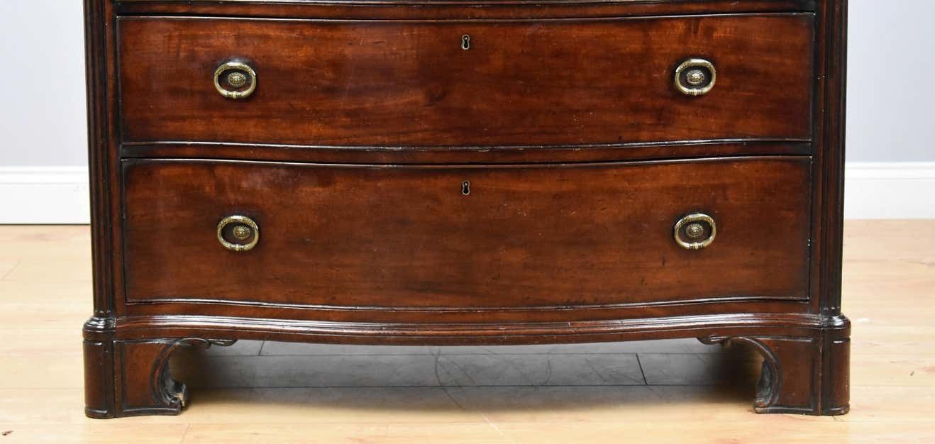 18th Century George III Mahogany Serpentine Chest photo Furniture