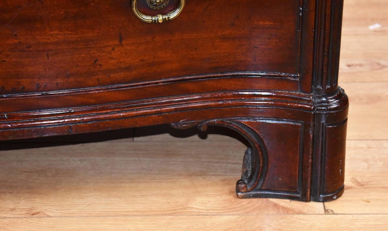 18th Century George III Mahogany Serpentine Chest photo vinterior