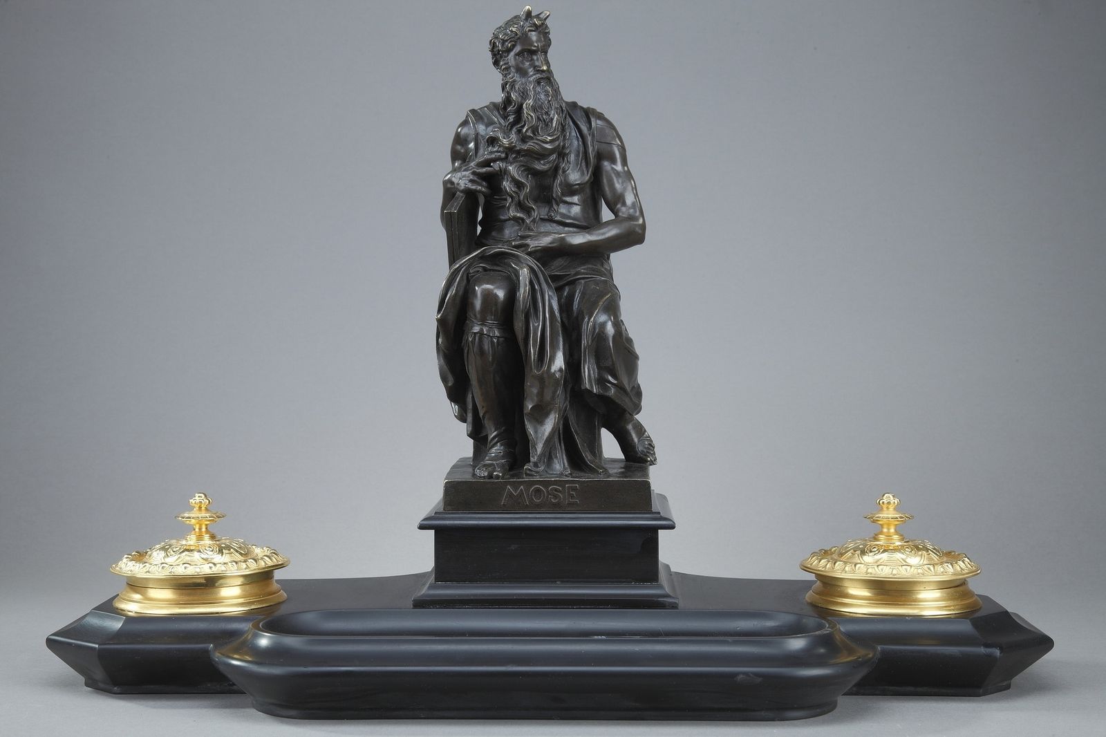 Encrier en marbre « Moïse » d'après Michel-Ange, époque Napoléon III photo furniture