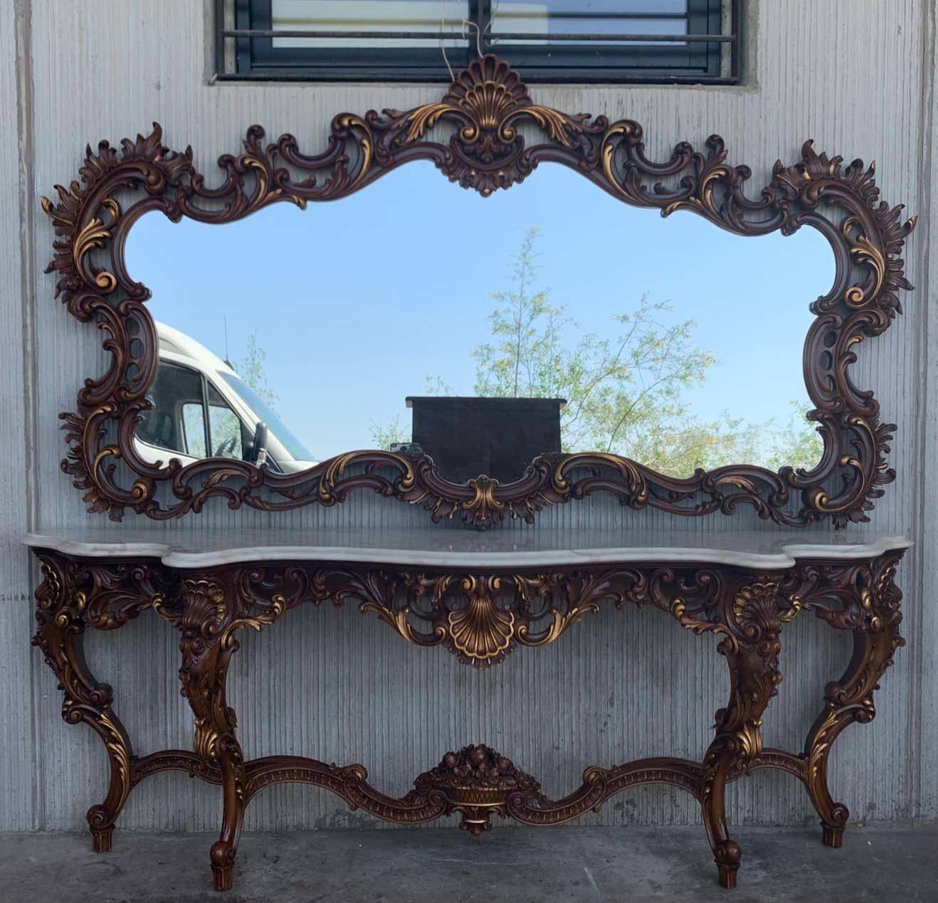 Console baroque espagnole du XXe siècle en noyer sculpté, ormolu et marbre photo buy