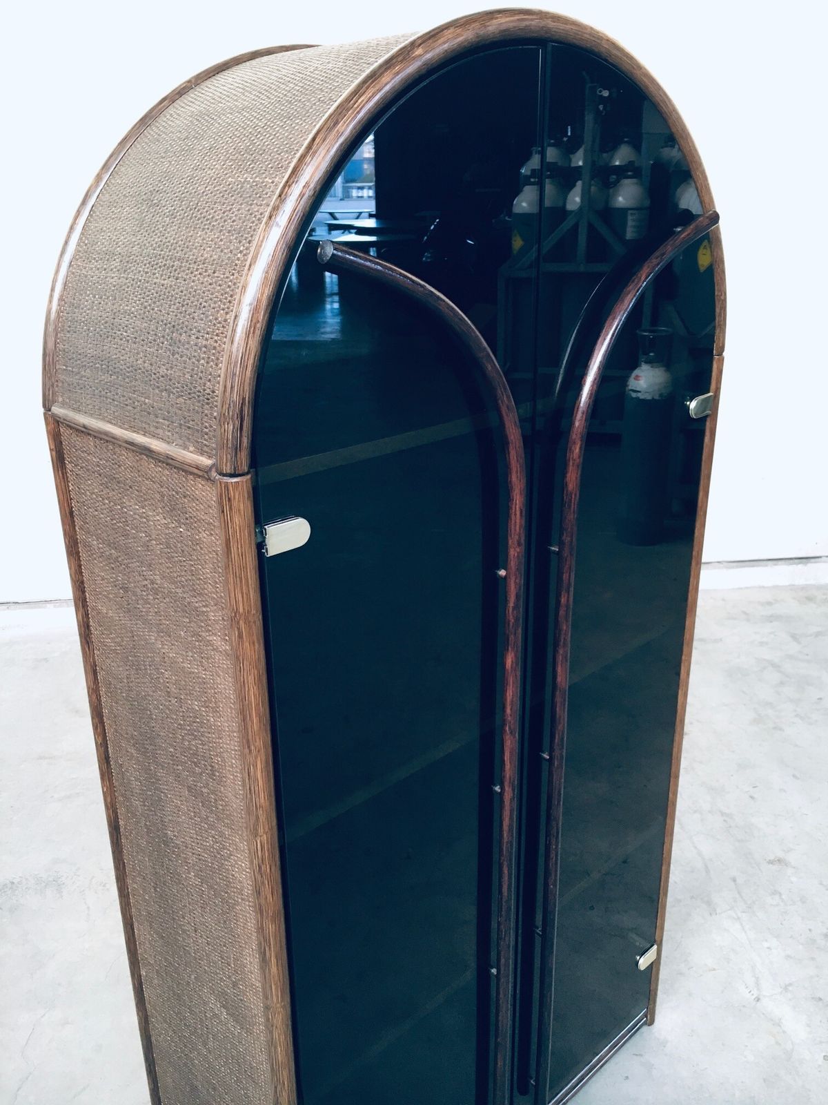 photo furniture Vintage Design Hoge Vitrinekast Van Rotan En Bamboe, Jaren 1970