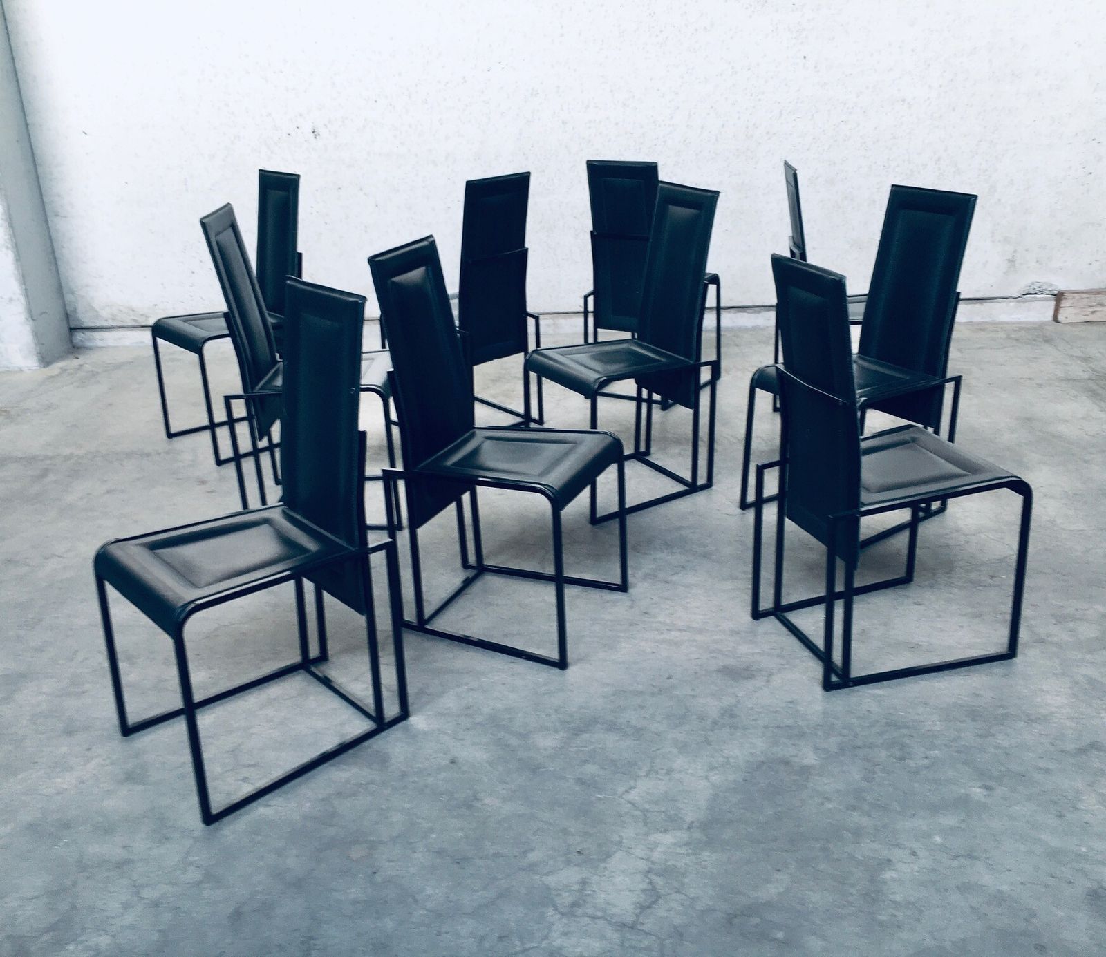 Postmodern Architecturaal Design – Set Van 10 Eetkamerstoelen, Jaren 1980, Italië photo 3100.0