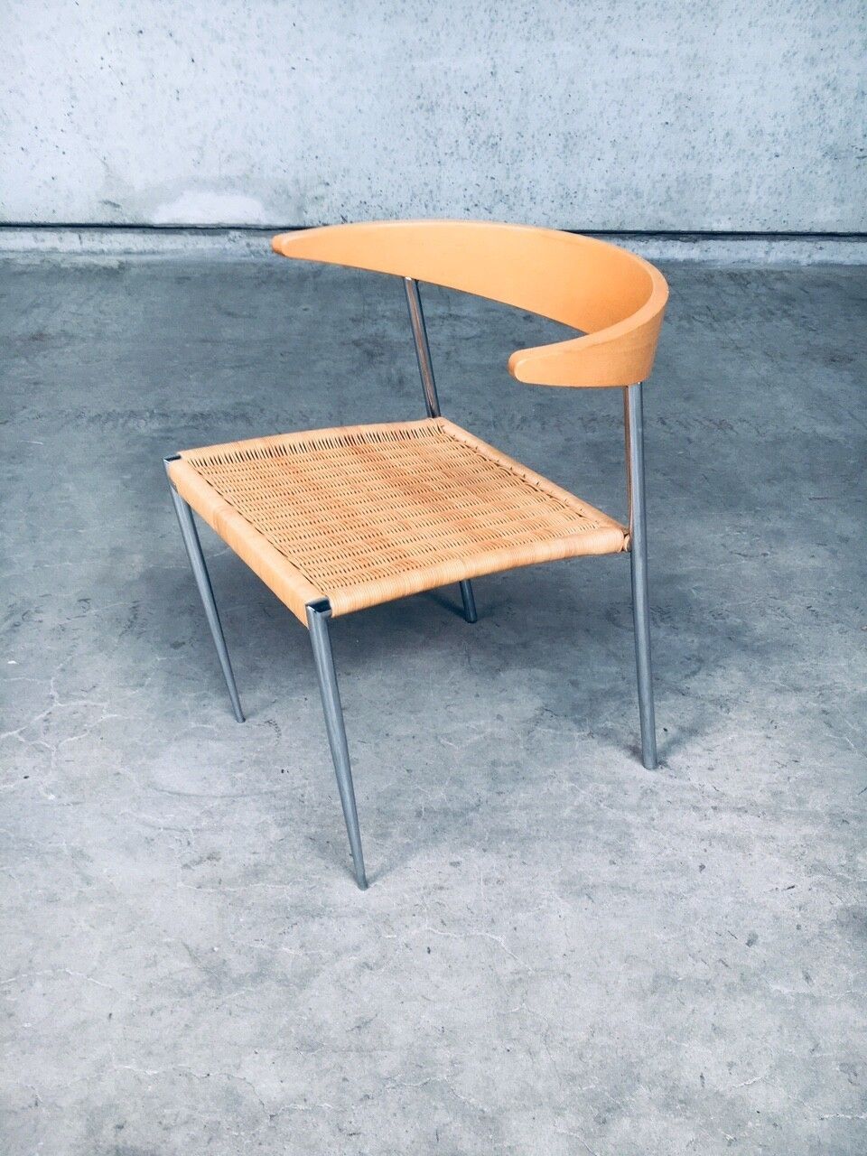 photo for sale Postmodern Design Stoel Van Pierantonio Bonacina, Italië Jaren 1990