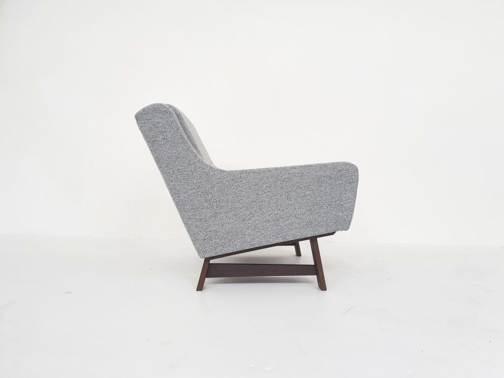 Set Van Twee Dutch Design Loungestoelen Met Wengepoten photo 3232.3199999999997