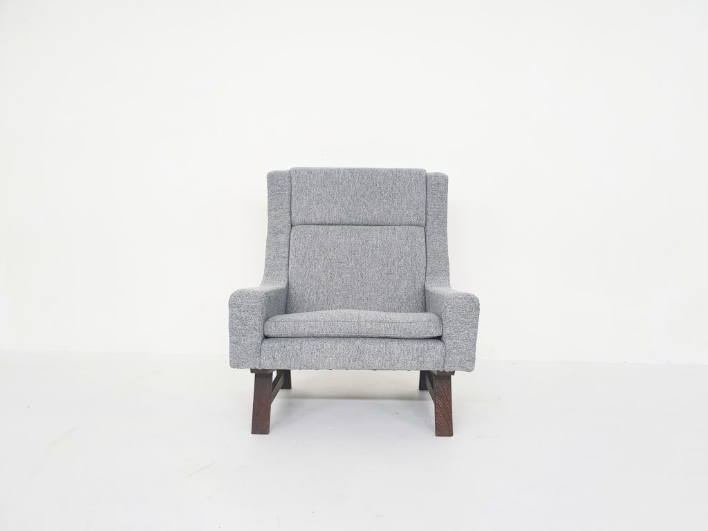 photo furniture Set Van Twee Dutch Design Loungestoelen Met Wengepoten