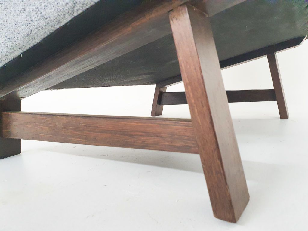 photo vintage Set Van Twee Dutch Design Loungestoelen Met Wengepoten