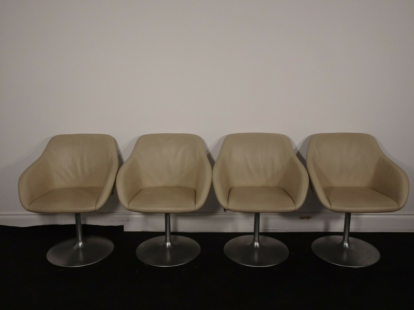 Stunning Set Of 4 Walter Knoll Turtle Lounge Swivel Chairs In Cream Leather photo 2520.0