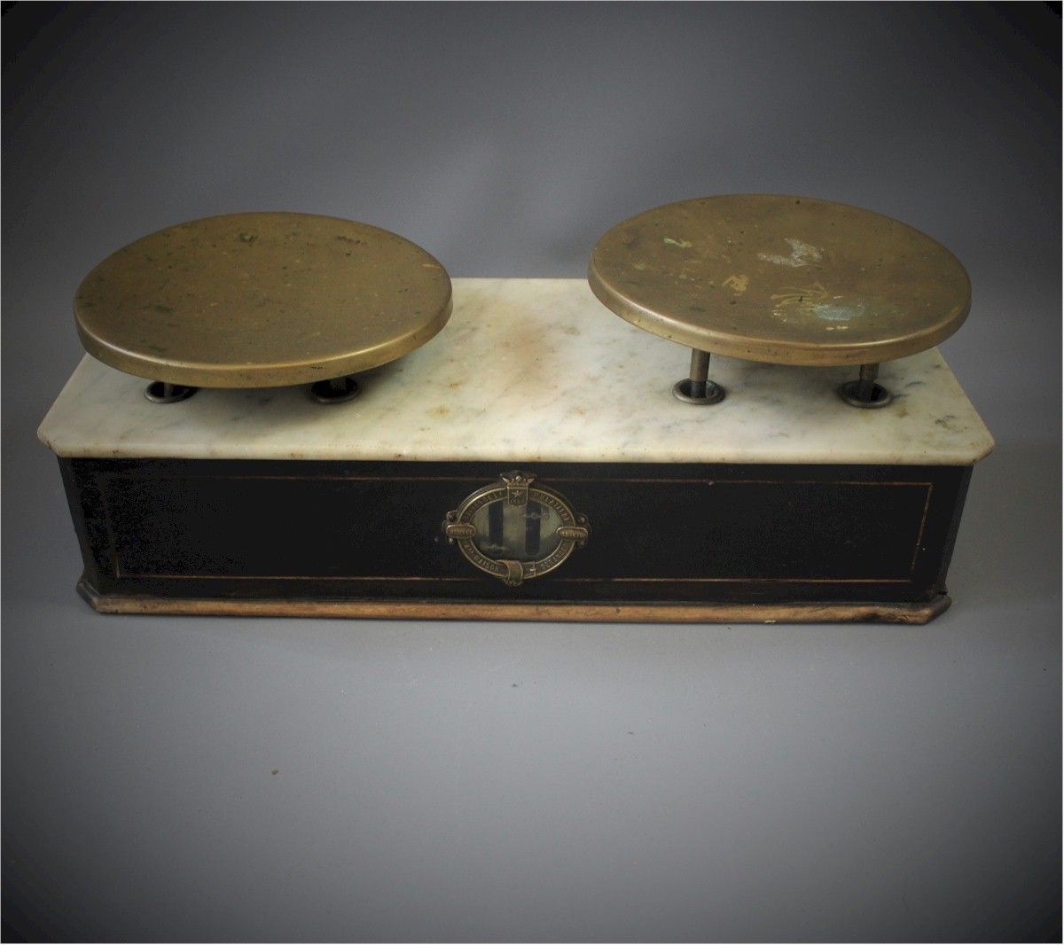 Antique French Bakery Scales, 1800s photo vinterior