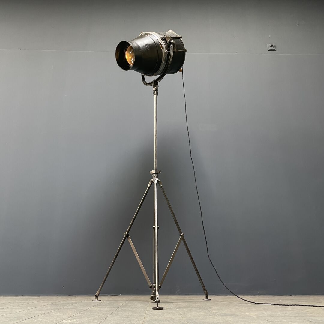 Amerikaanse Klieglight Theaterspot Op Statief photo for sale