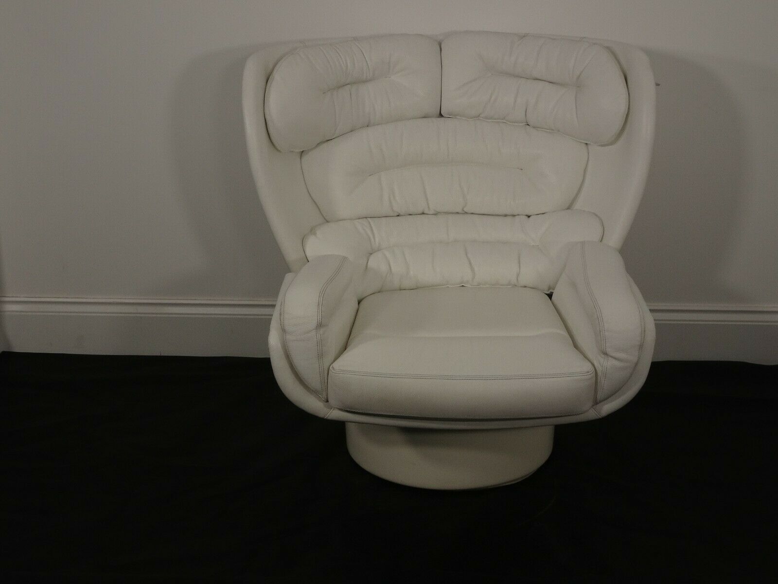 Stunning Iconic Elda Chair Designed By Joe Colombo In The 1960s In White Leathe photo vintage
