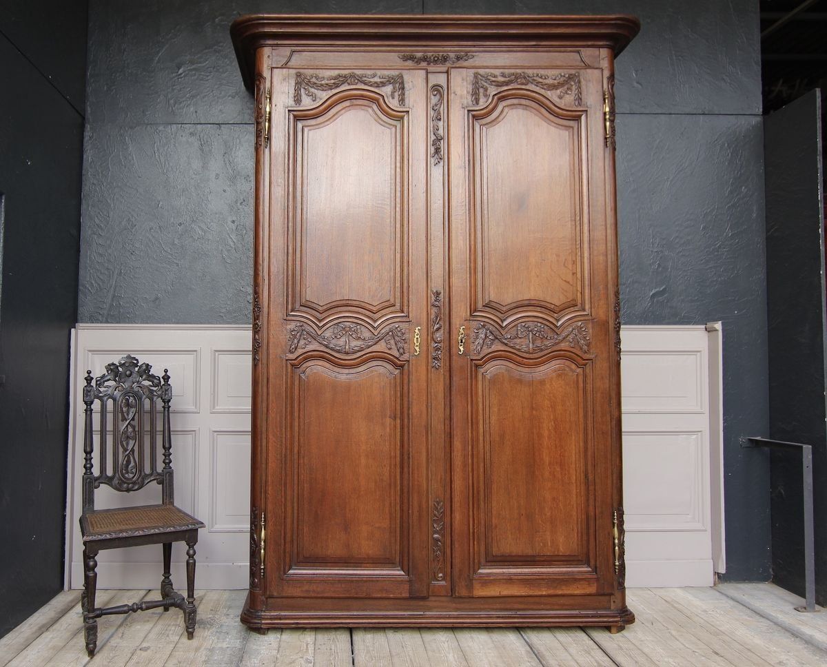 Large French Louis XVI Wardrobe, 1700s photo vinterior