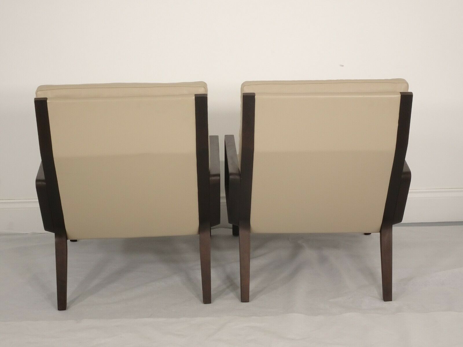 A Stunning Pair Of Walter Knoll Andoo Lounge Chairs In Ivory Leather photo vinterior