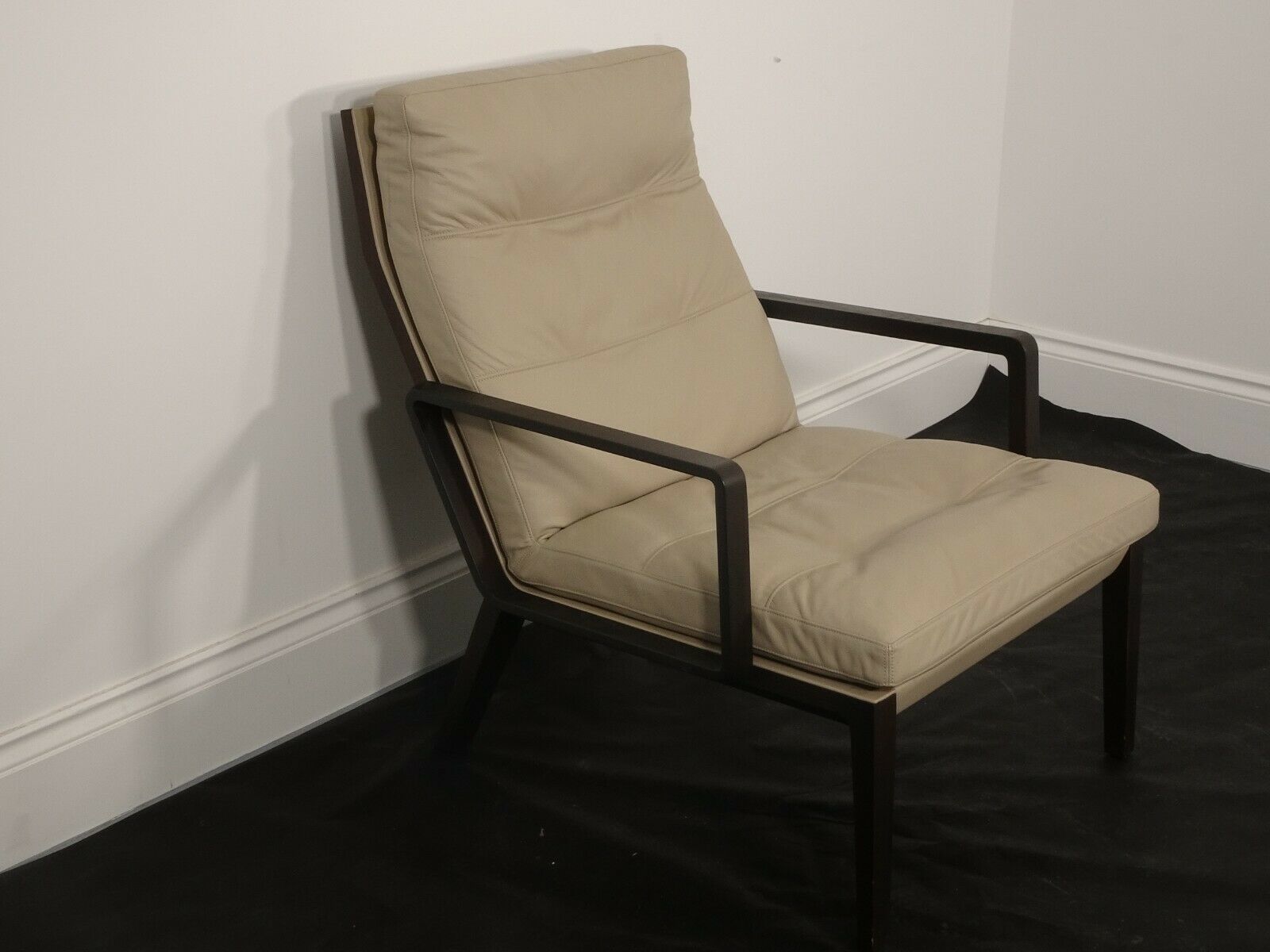 A Stunning Pair Of Walter Knoll Andoo Lounge Chairs In Ivory Leather photo vintage