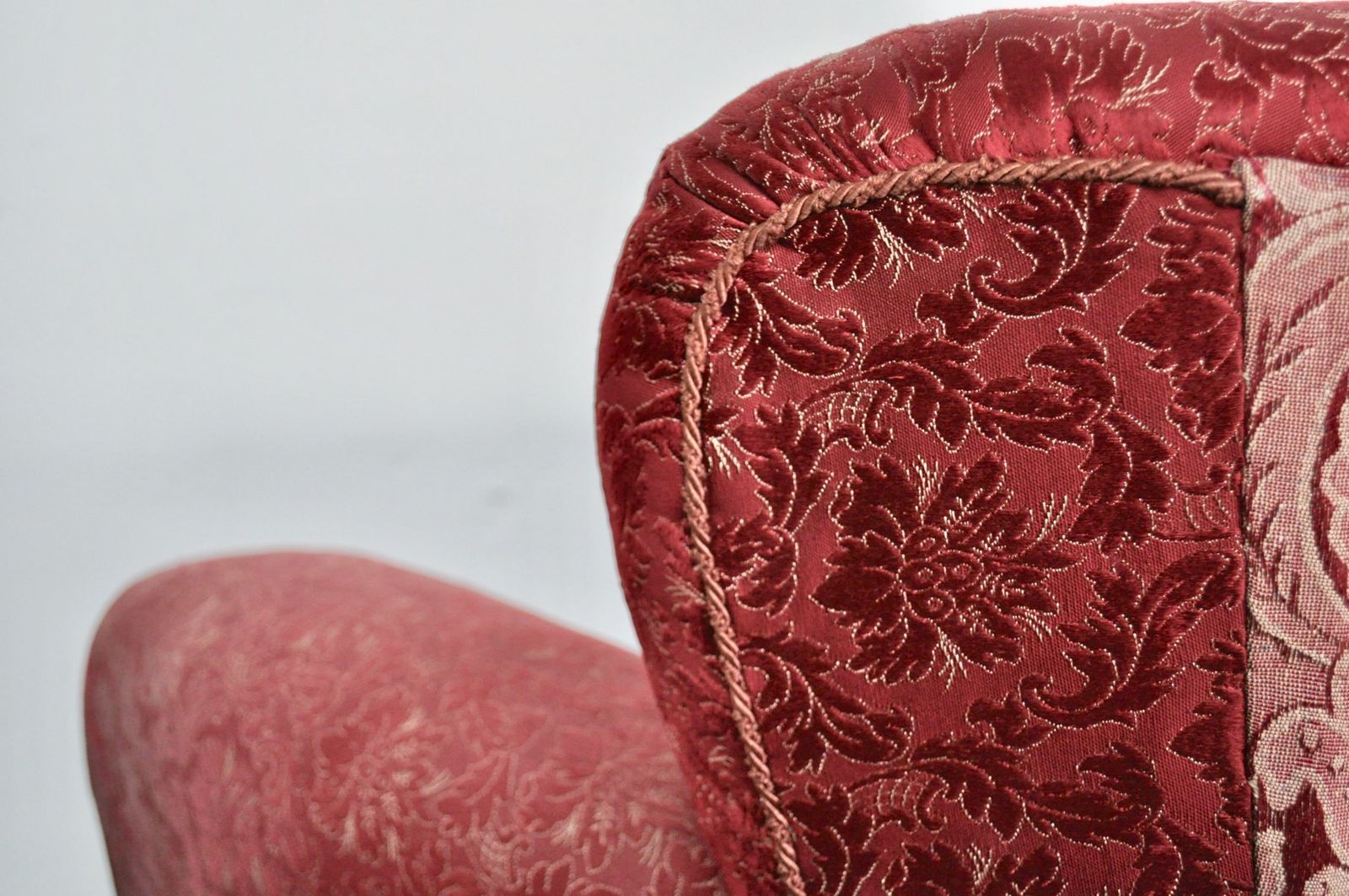 photo furniture Mid Century Italian Red And Gold Three Seater Sofa By Paolo Buffa, 1950s