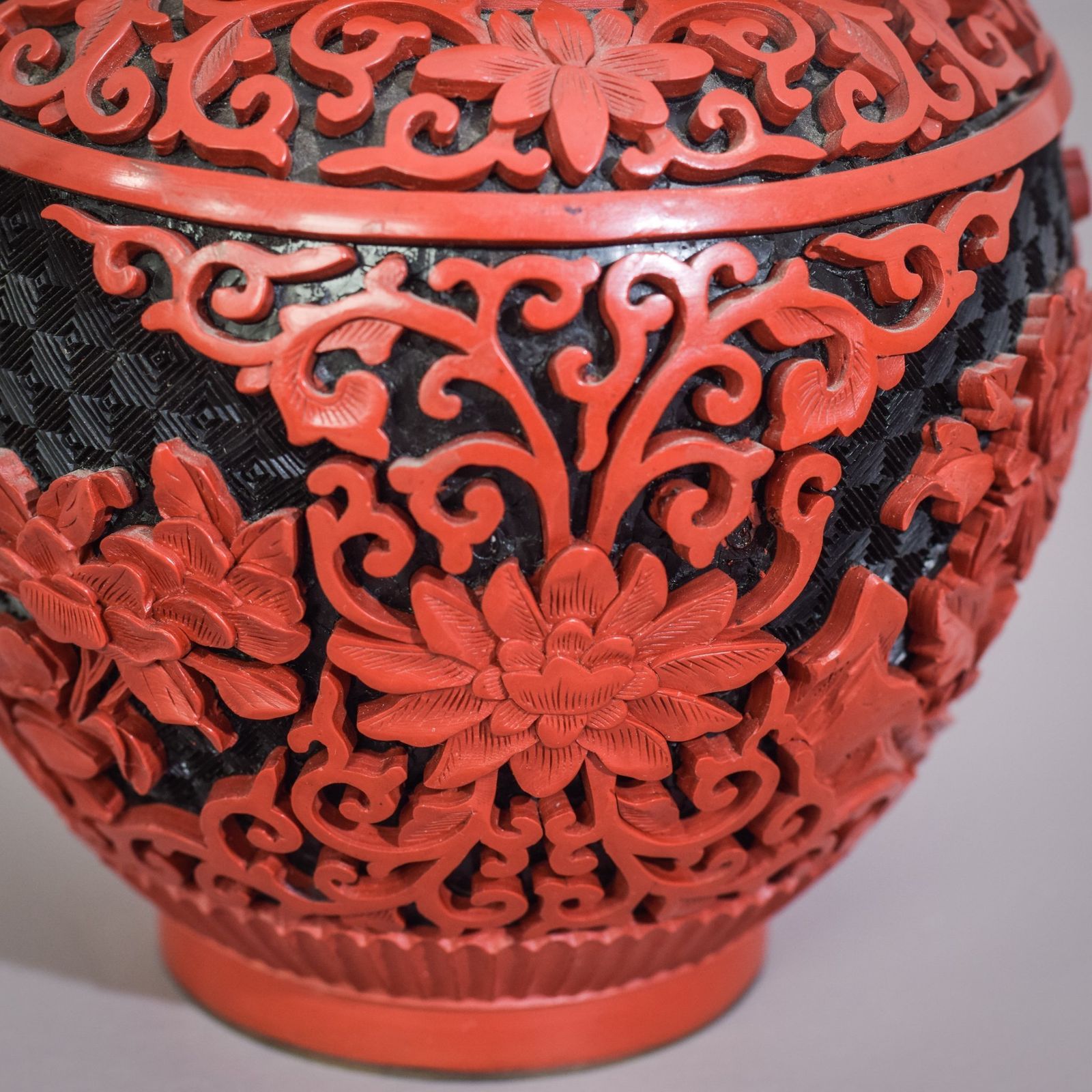 Gesneden En Gelakt Chinese Gemberpot photo buy